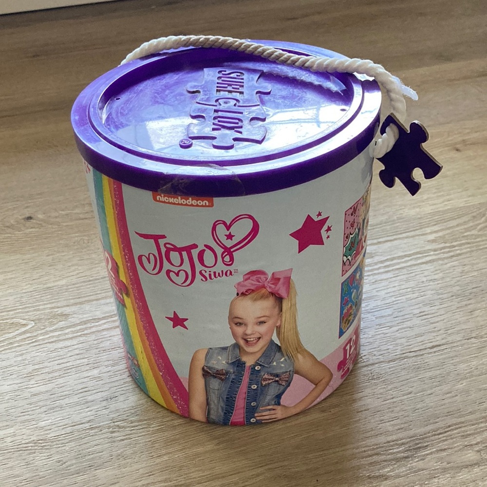 Jojo Siwa 12 set puzzle bucket